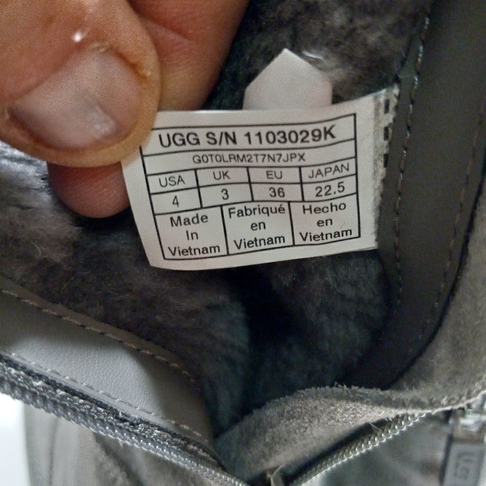UGG Classic Short II - Picture 7 of 12